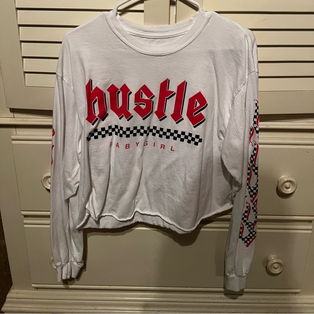 Woman’s cropped long sleeve shirt white large